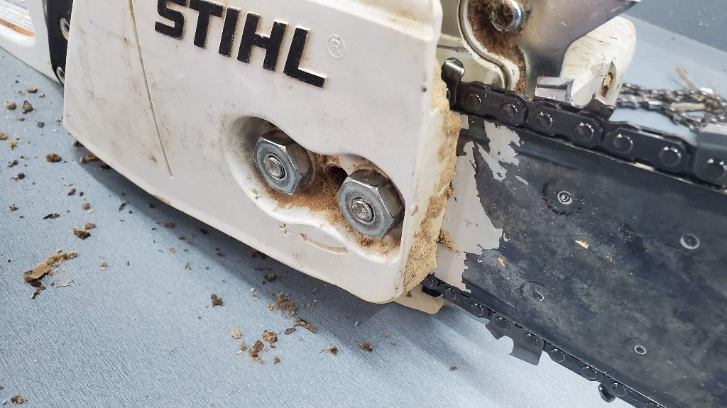 stihl-ms291-bar-tightening-nuts