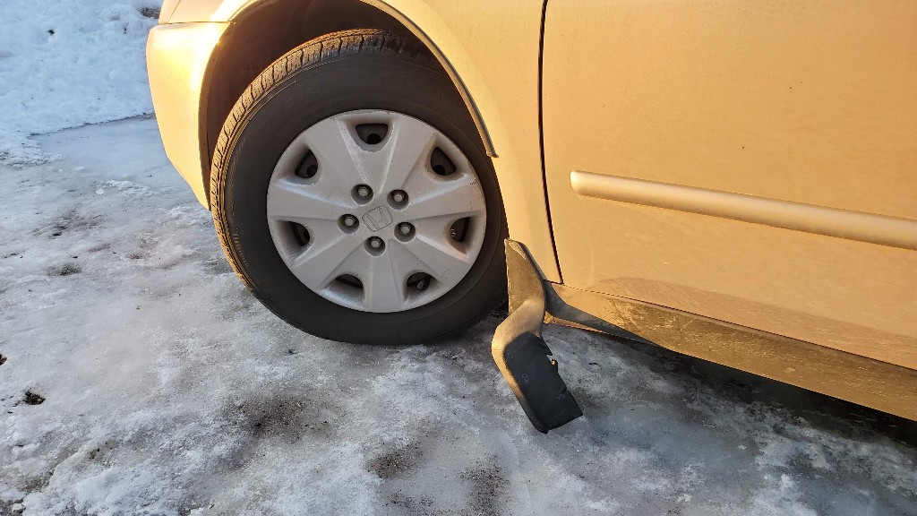 Broken-Mud-Flap-Honda-Accord-Dragging