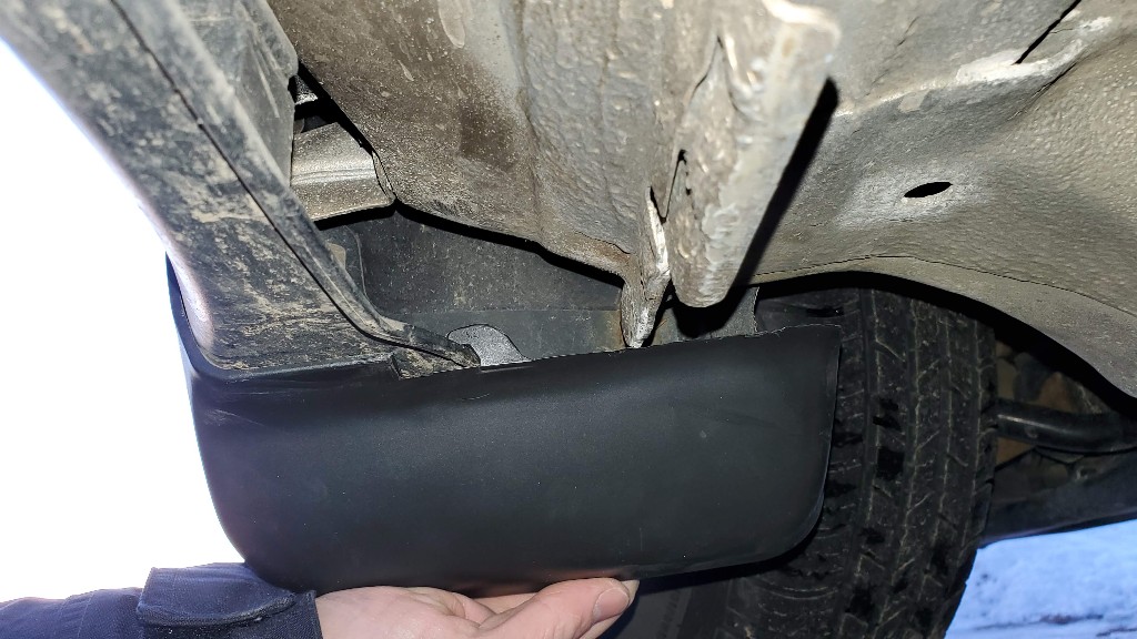 Mud-Flap-Hook-Install-Accord