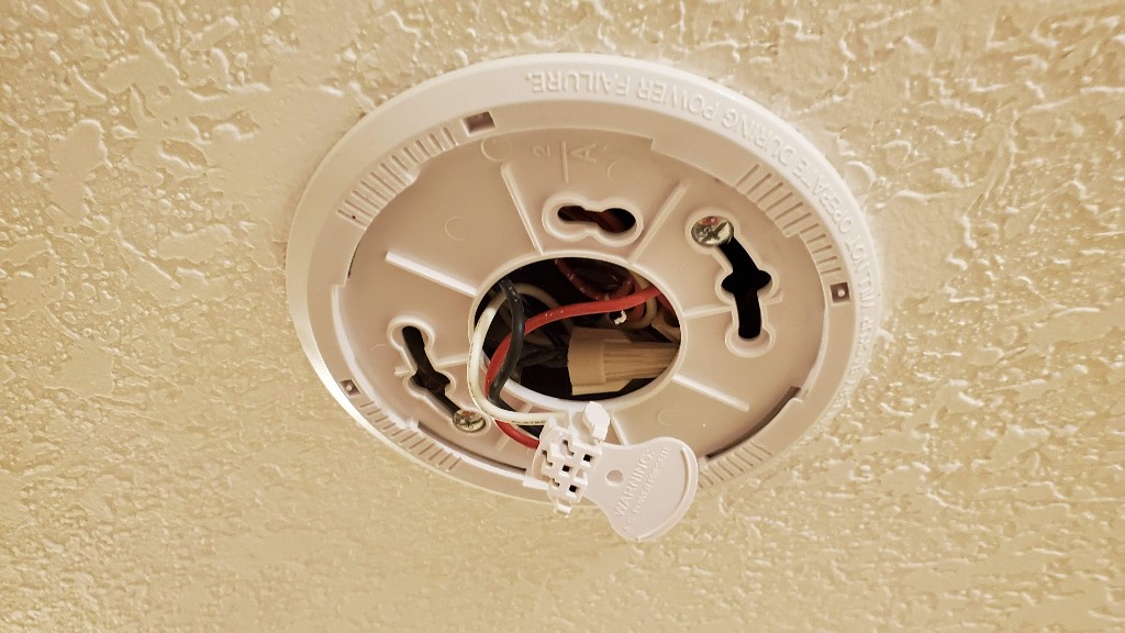Smoke-detector-removed-from-receptacle