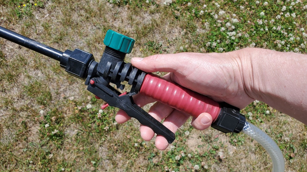 Poison-Ivy-Sprayer-Wand-Closed