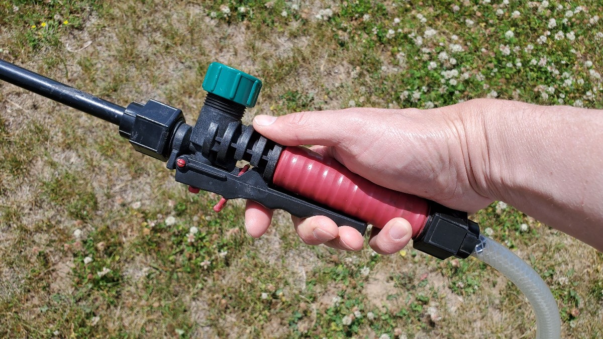 Poison-Ivy-Sprayer-Wand-Open
