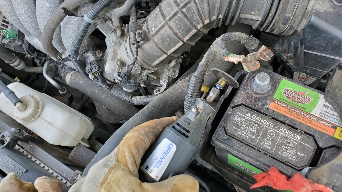 02-dremel-remove-broken-battery-cable-clamp