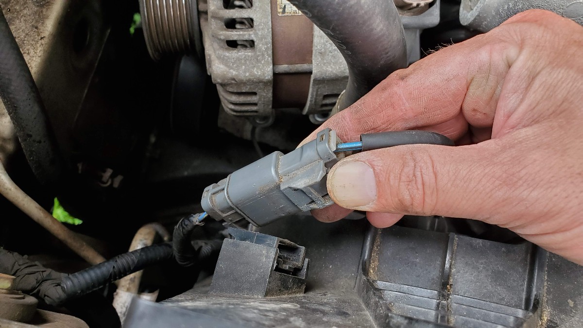 19-remove-fan-electrical-clip