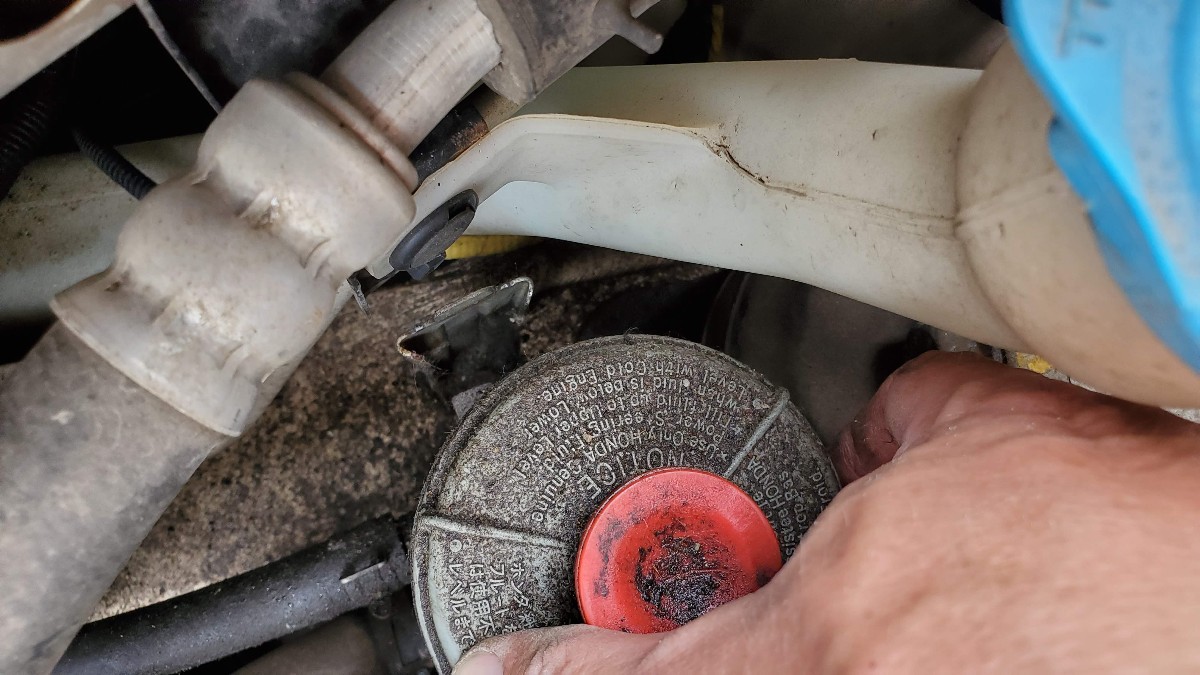 20-remove-power-steering-reservior