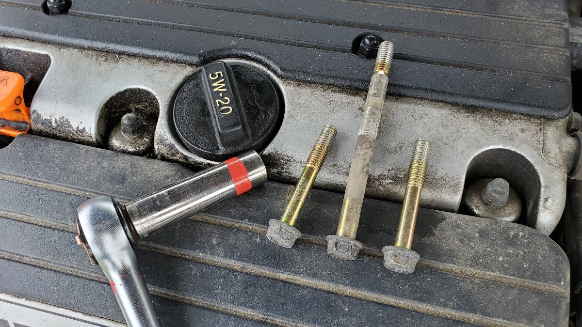 26-re-insert-mouting-bolts-alternator