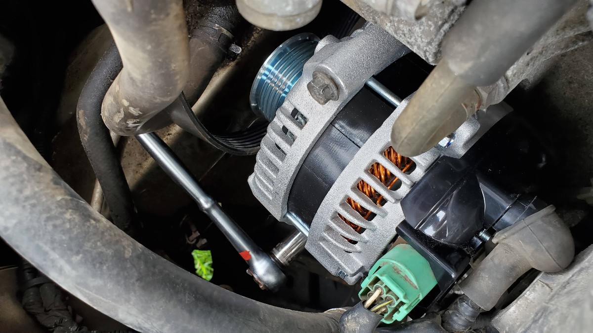 28-tighten-bottom-mounting-bolt