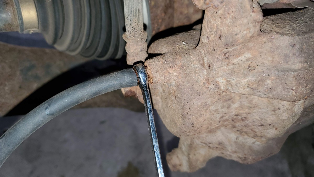 02-brake-bleeder-valve-hose