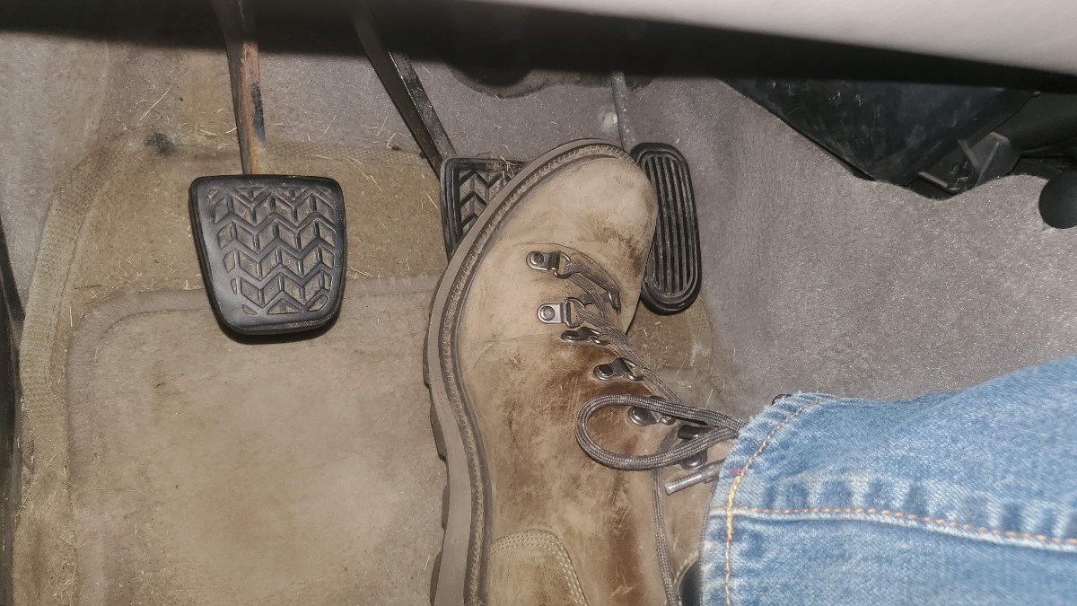 04-press-brake-pedal