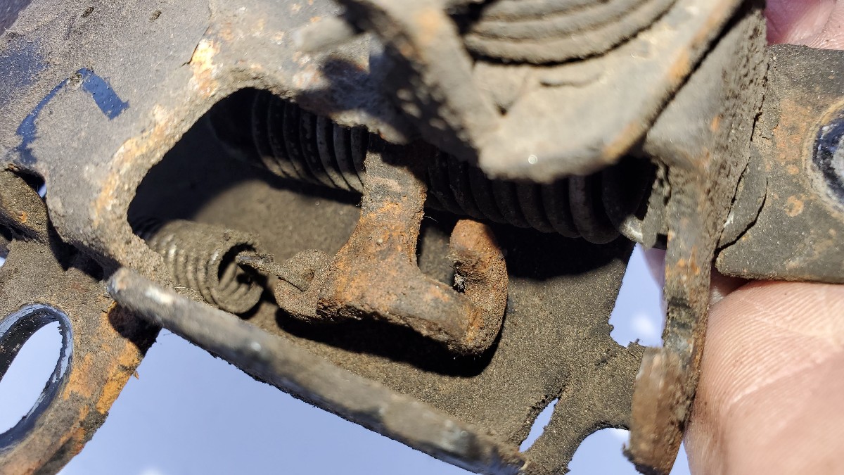 14-release-mechanism-wont-retract-Toyota-Corolla