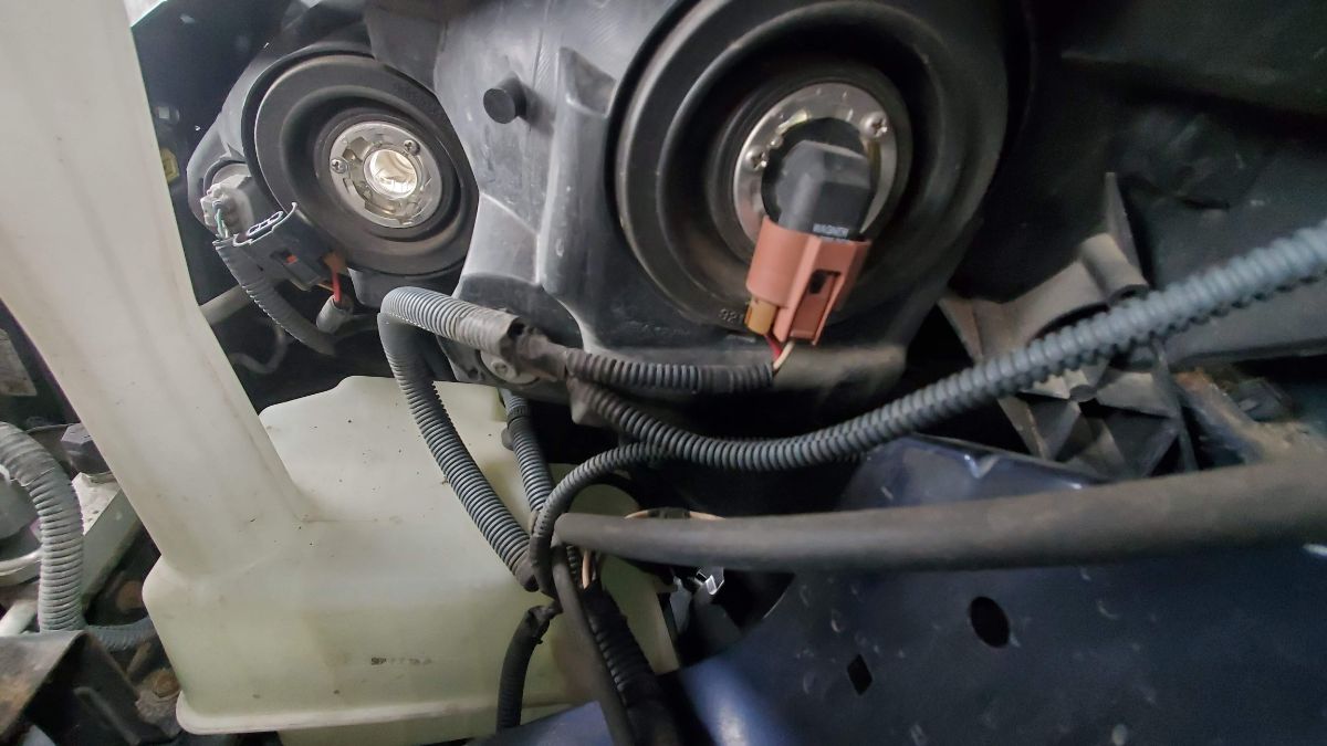 02-locate-headlight-bulb-under-hood-sienna