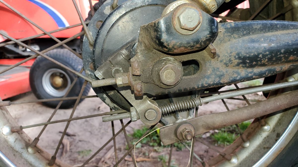 02b-remove-motorcycle-tire