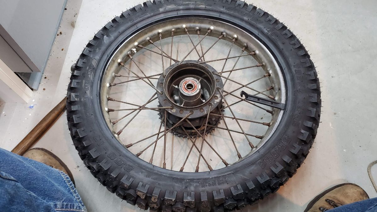 09-installing-motorcycle-tire-on-rim