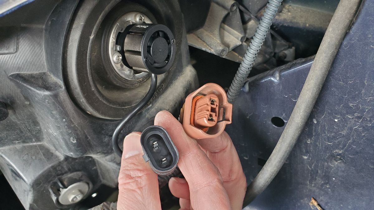 10-plug-in-new-bulb