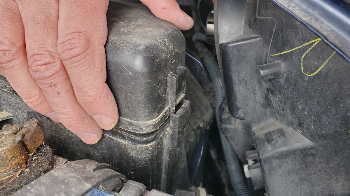 16-replace-fusebox-cover-Sienna