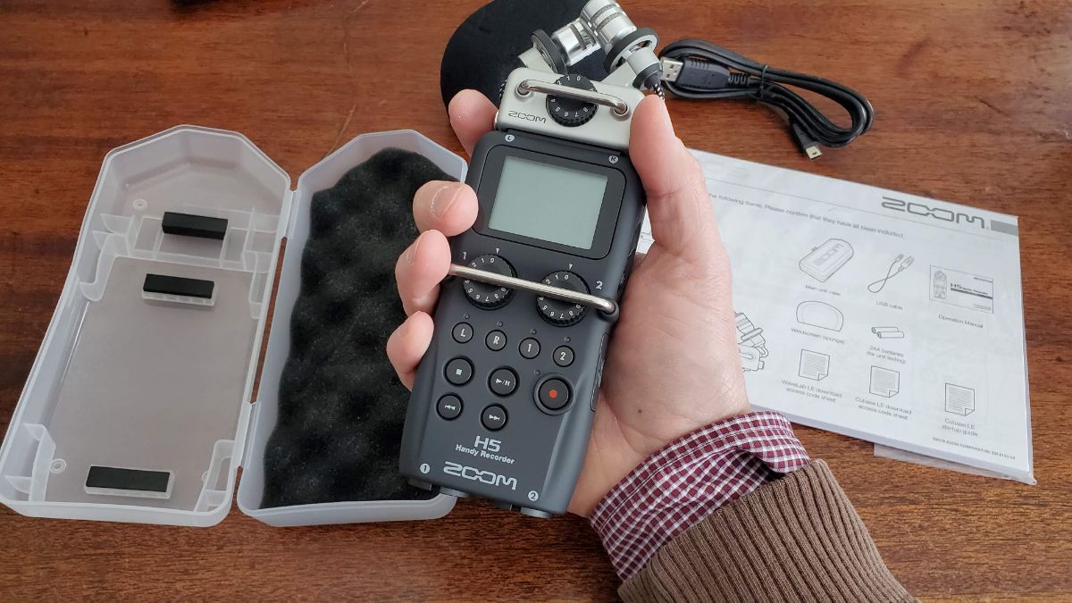 03-Zoom-H5-Handy-Recorder