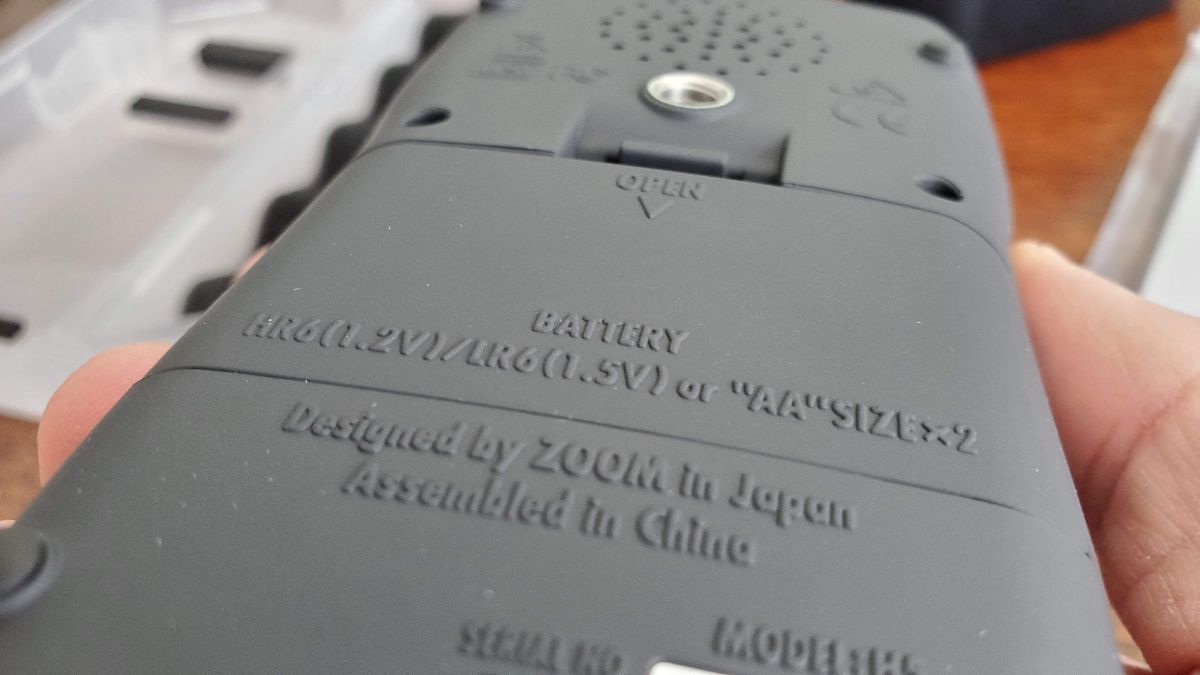 08-Zoom-H5-Recorder-Back