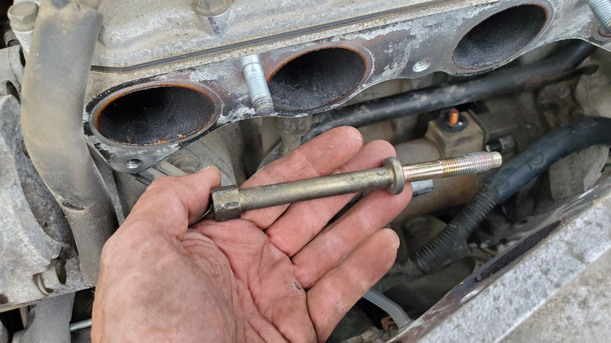 14mm Upper Mounting bolt