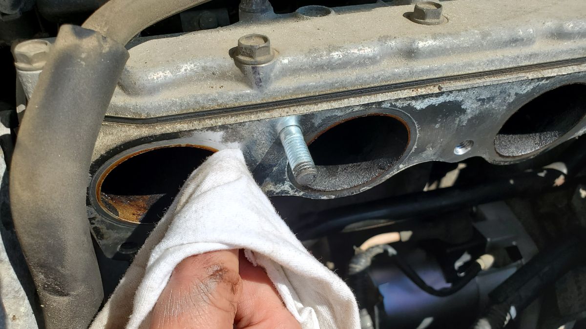 Cleaning manifold mating surface Honda Accord
