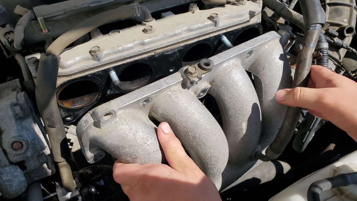 Reinstall Exhaust manifold on a Honda Accord