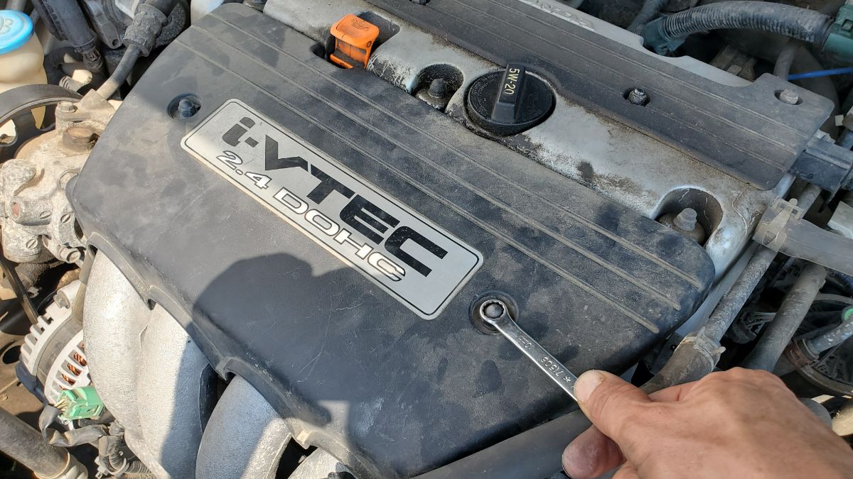 Honda Accord engine cover installation