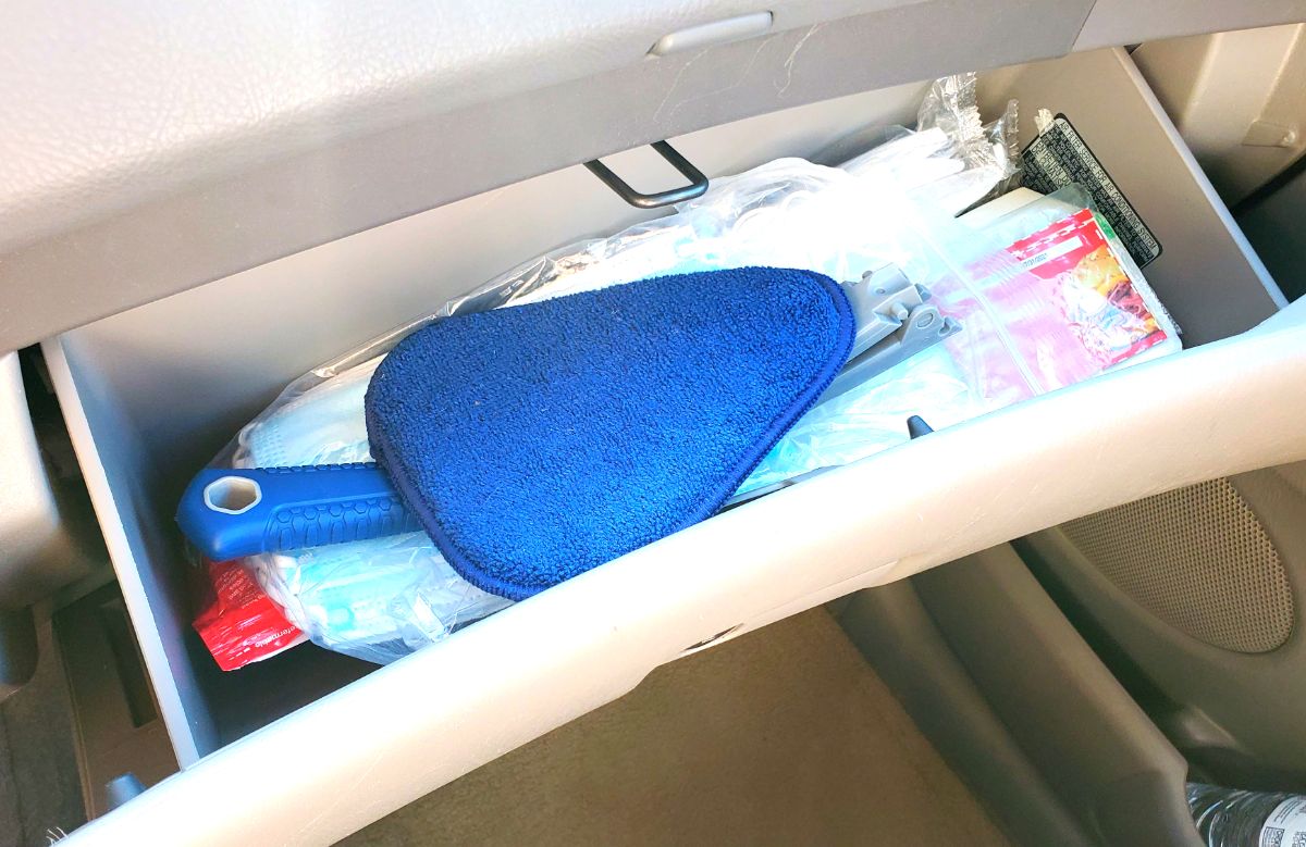 Windshield cleaner folded in glovebox