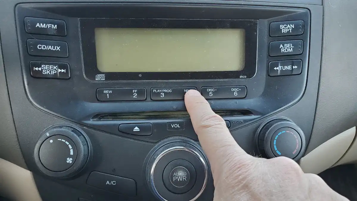 Screen Off - Honda Accord Radio