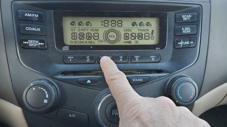 How to Run Radio Diagnostics on a 2004 Honda Accord